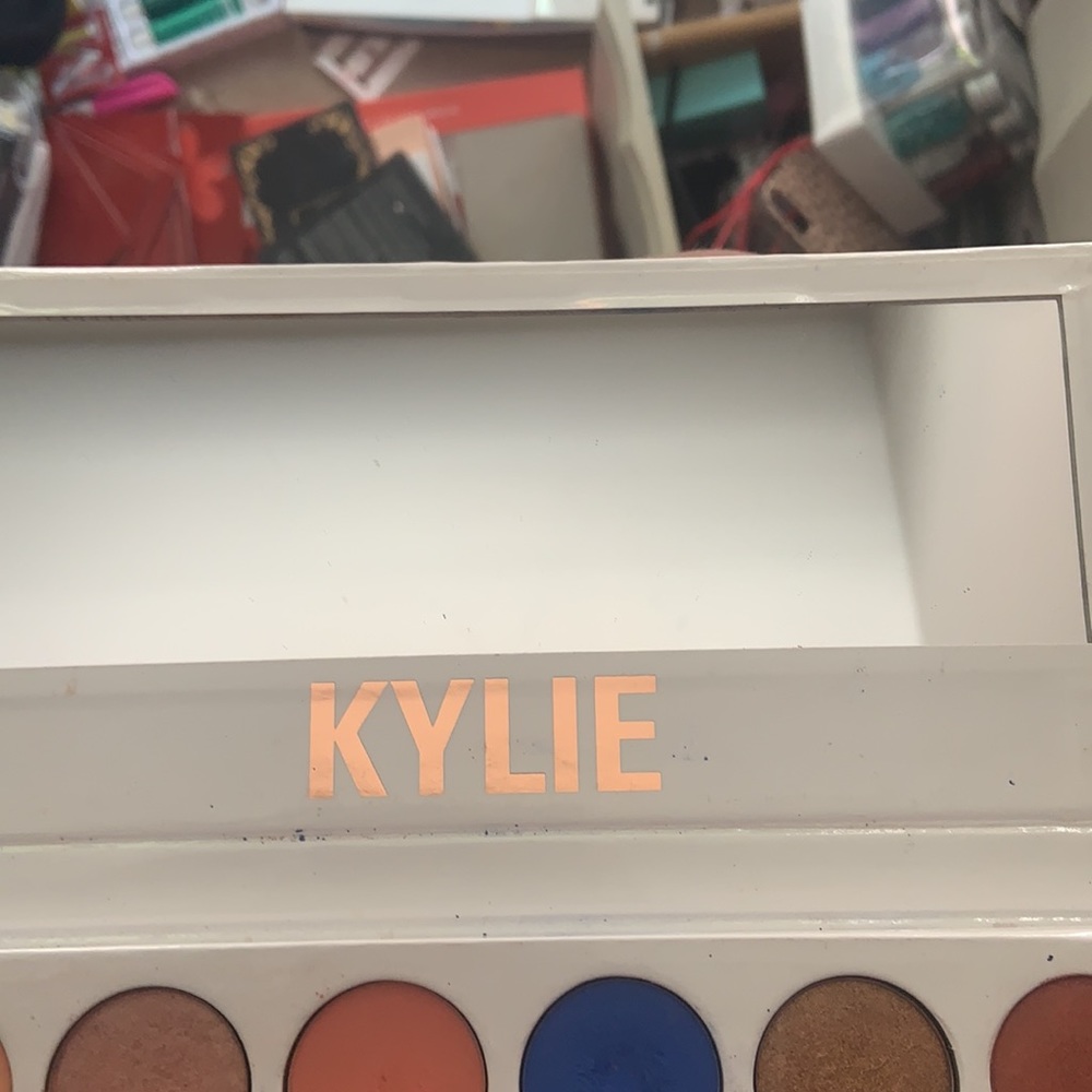 Kylie cosmetics eyeshadow palette - Picture 4 of 5